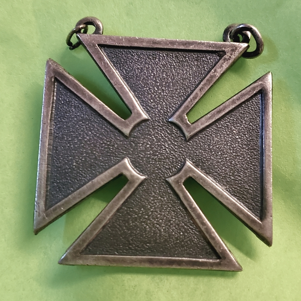 Vintage WWII US Army  sterling silver iron cross badge